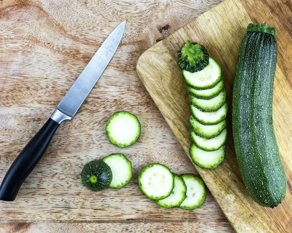 Potaz od Tikvica 2 sliced raw zucchini squash 072116